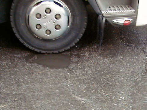 大型車両駐車場のアスファルト床